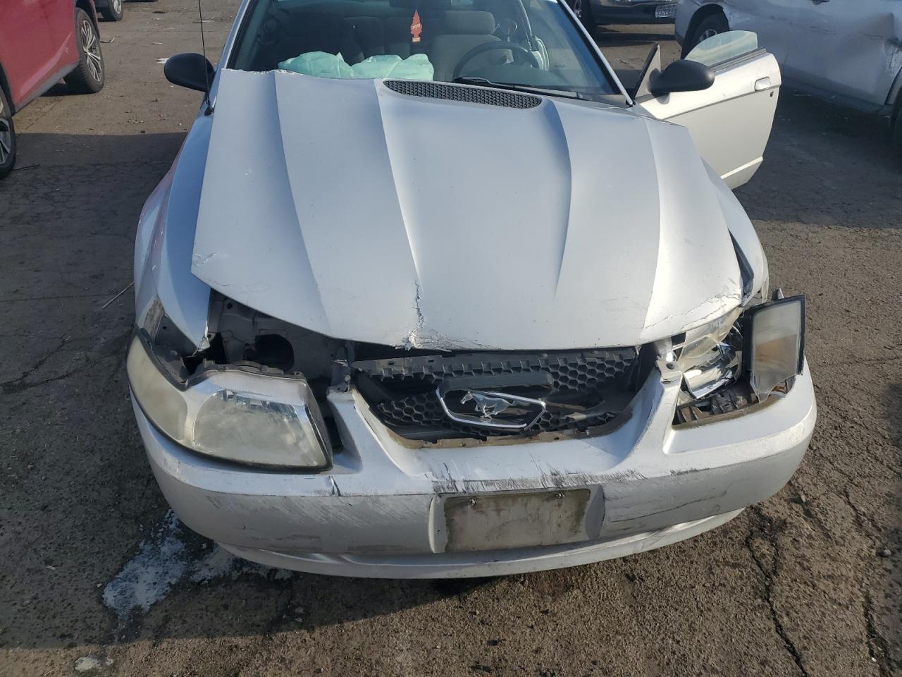 2000 Ford Mustang - Image 13