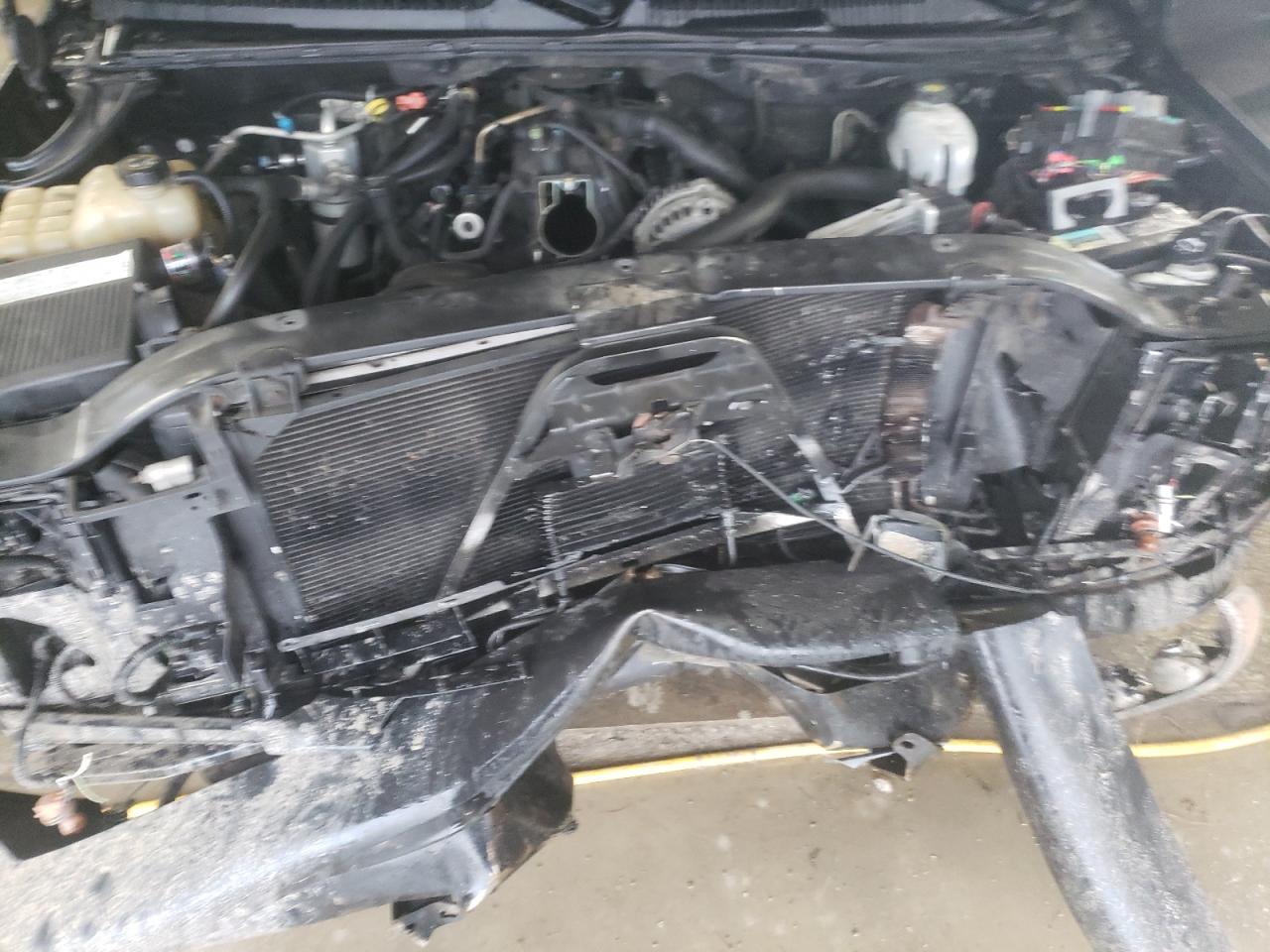 2004 Chevrolet Tahoe - Image 12