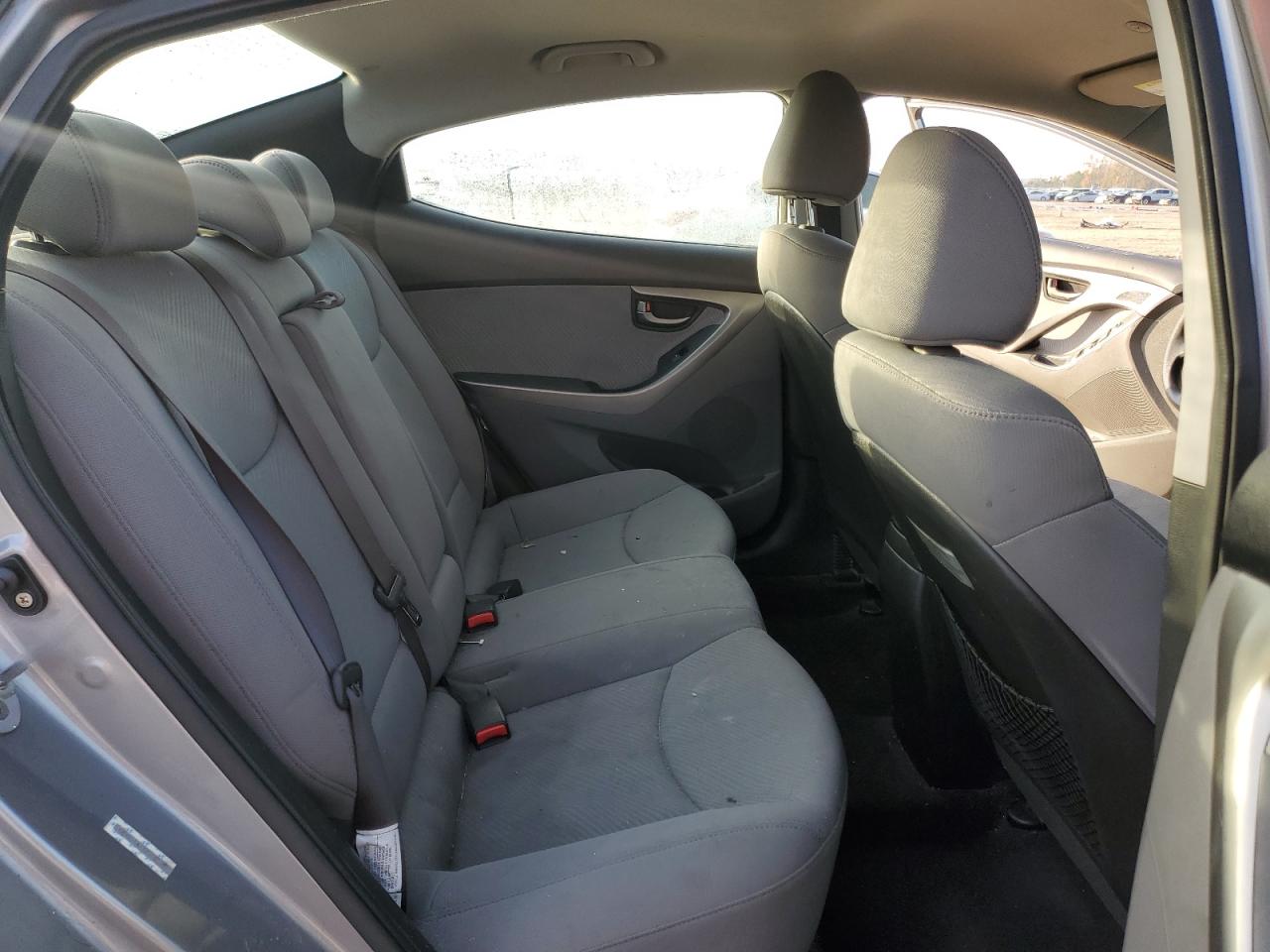 2011 Hyundai Elantra - Image 10