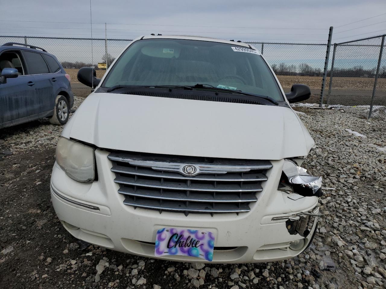 2006 Chrysler Town & Country - Image 5