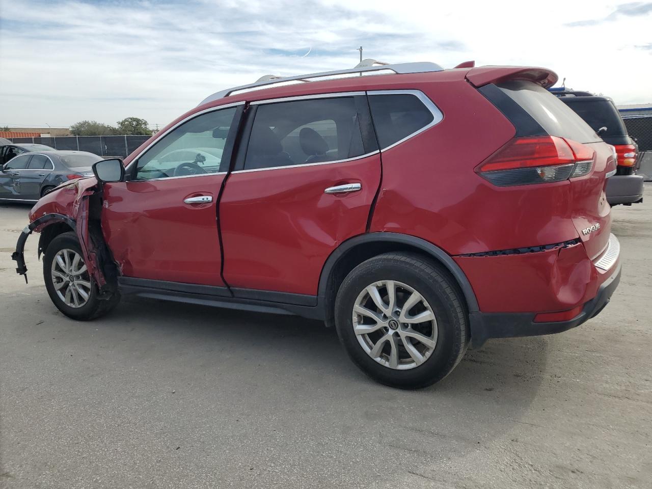 2017 Nissan Rogue - Image 2