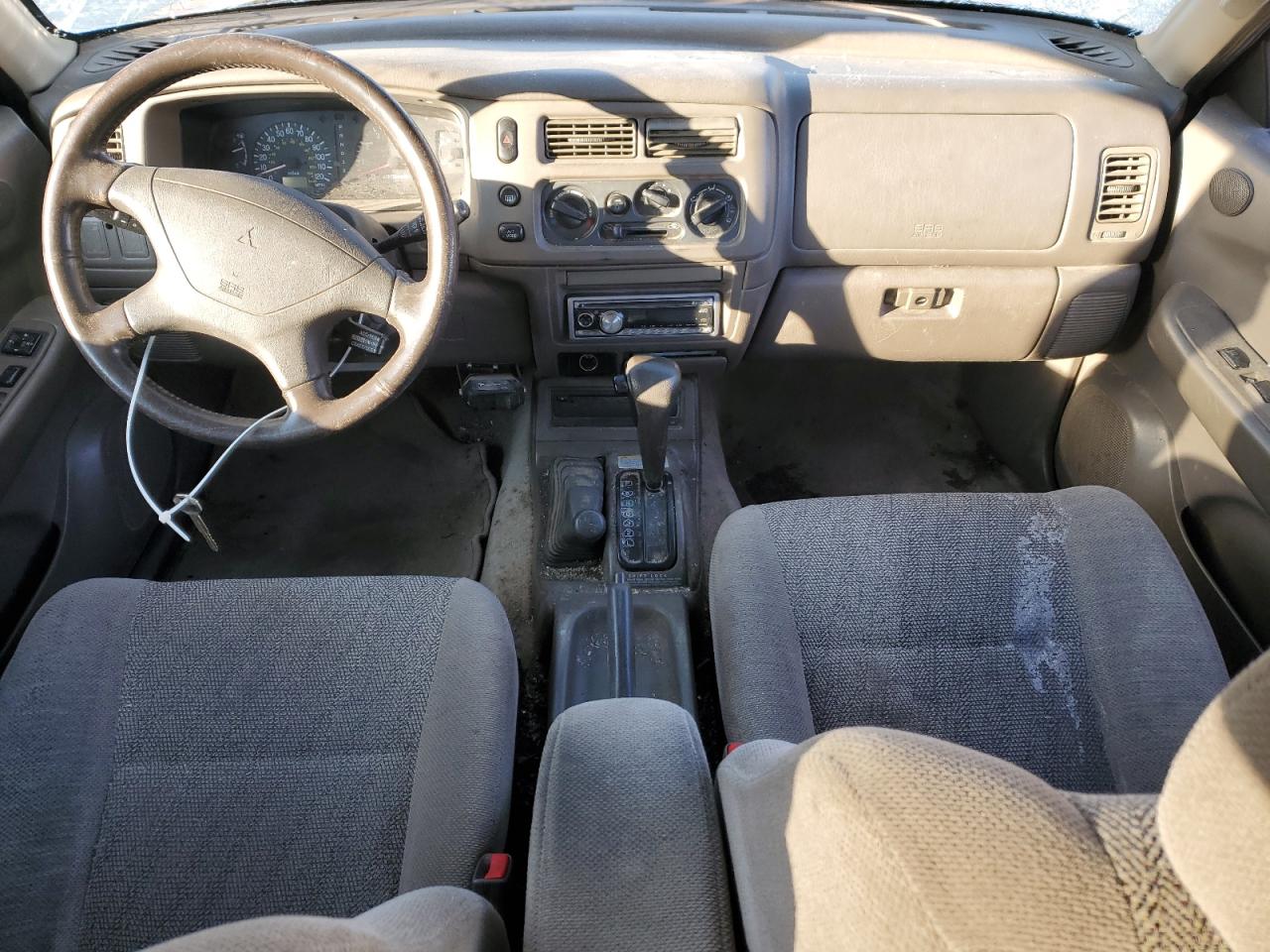 1999 Mitsubishi Montero - Image 8
