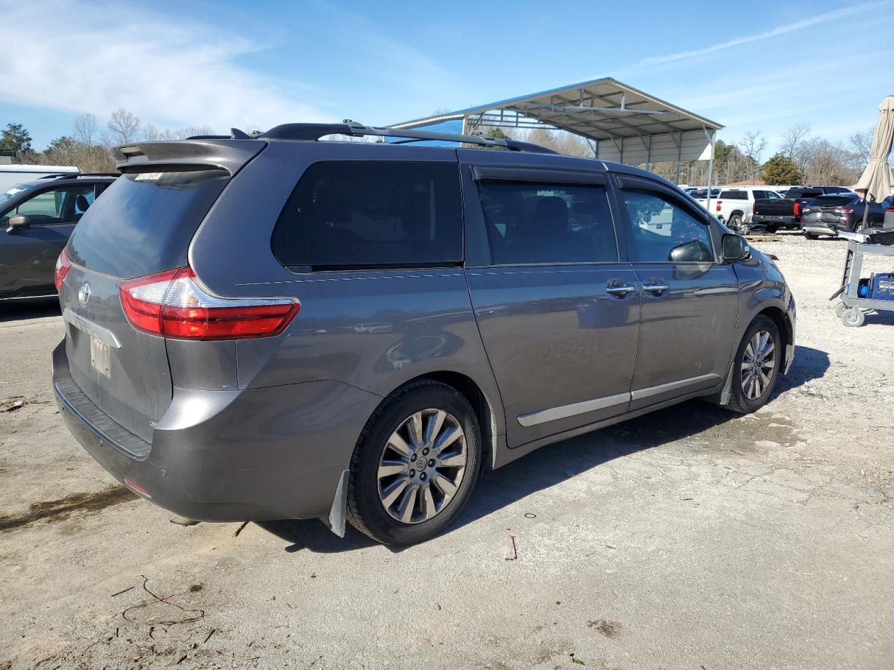 2015 Toyota Sienna - Image 3