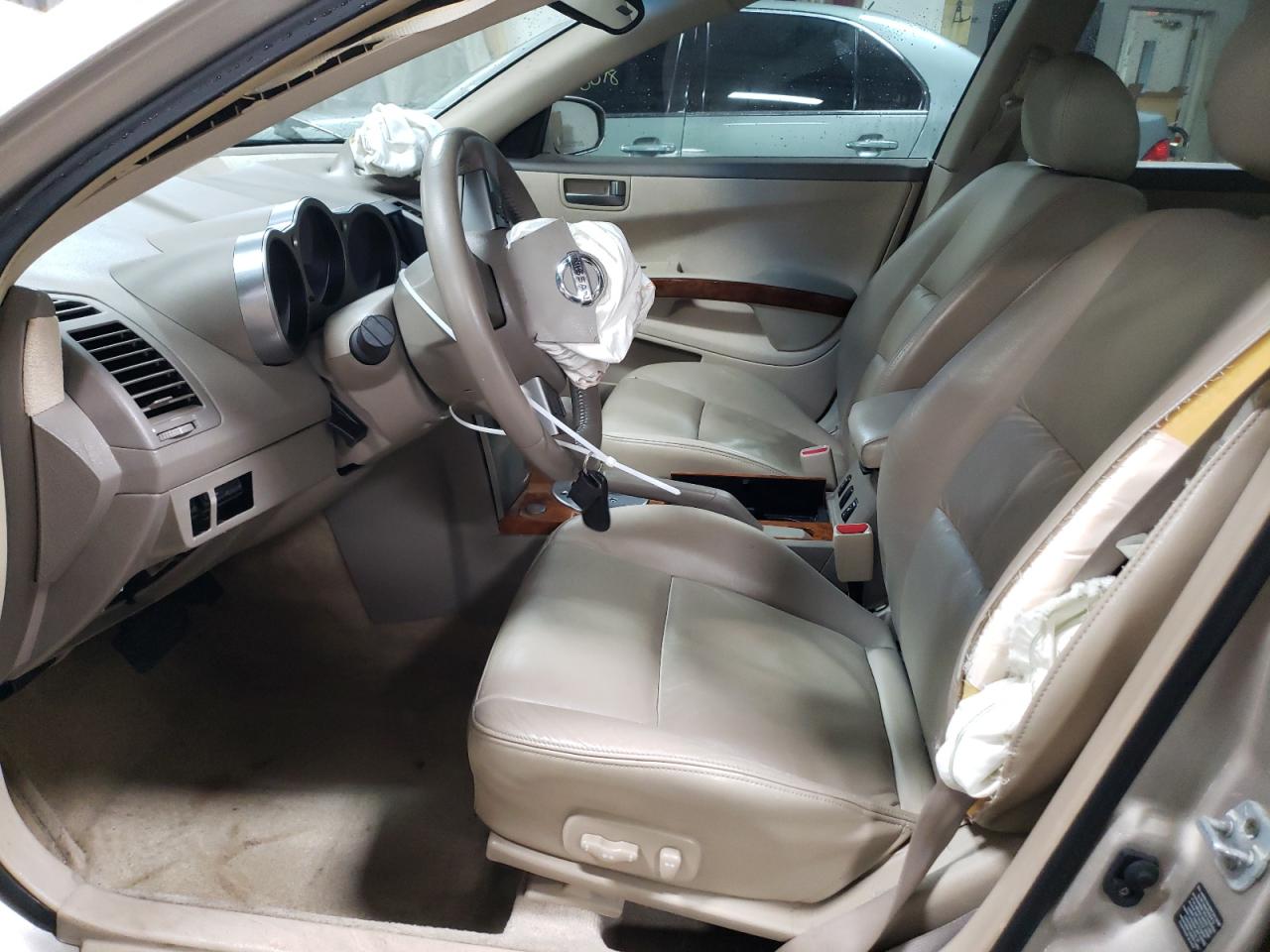 2004 Nissan Maxima - Image 7