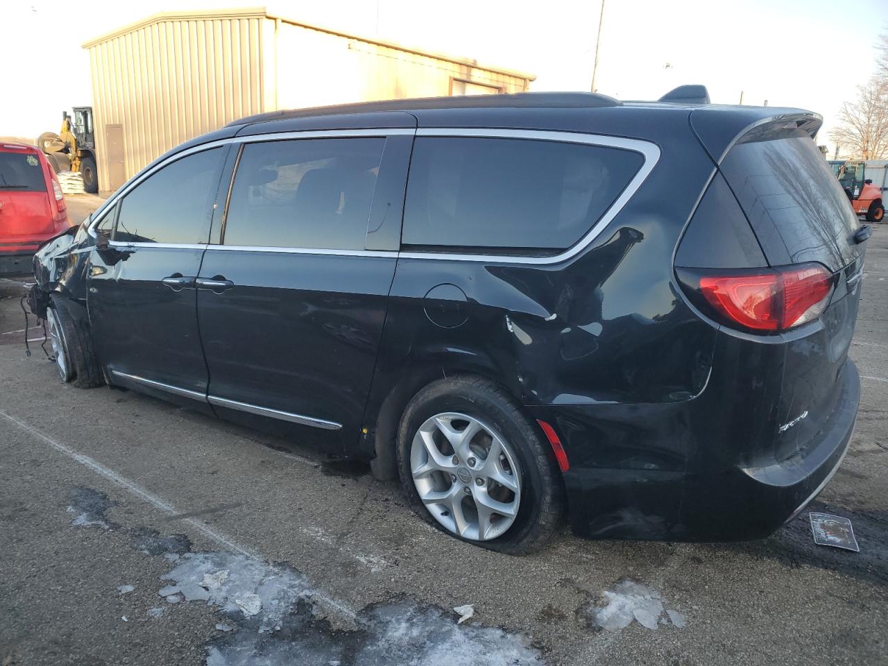 2017 Chrysler Pacifica - Image 2