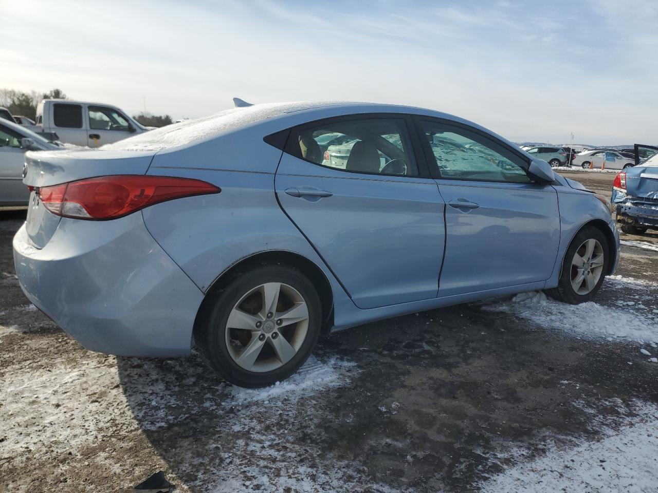 2013 Hyundai Elantra - Image 3