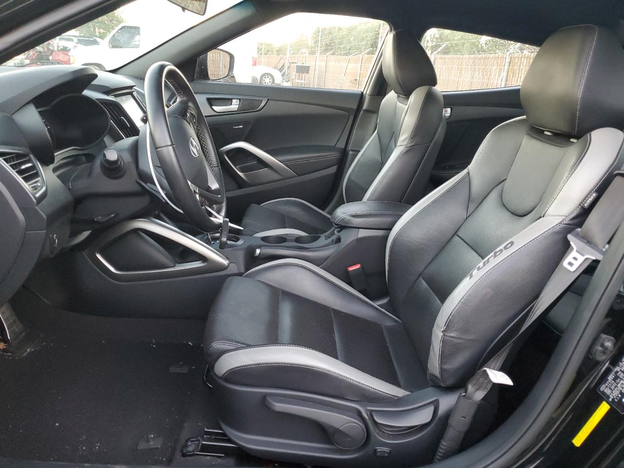 2017 Hyundai Veloster - Image 7