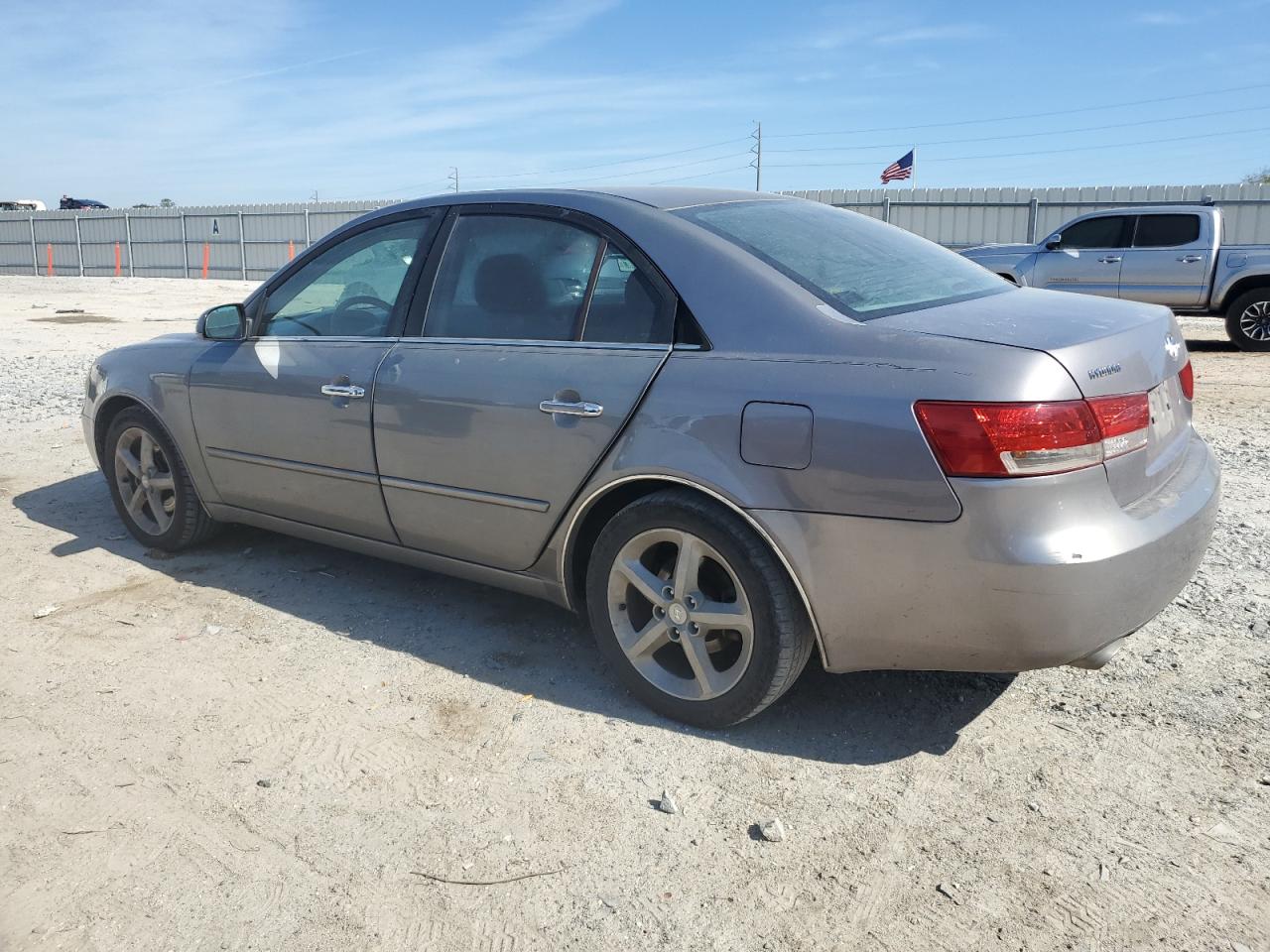 2006 Hyundai Sonata - Image 2