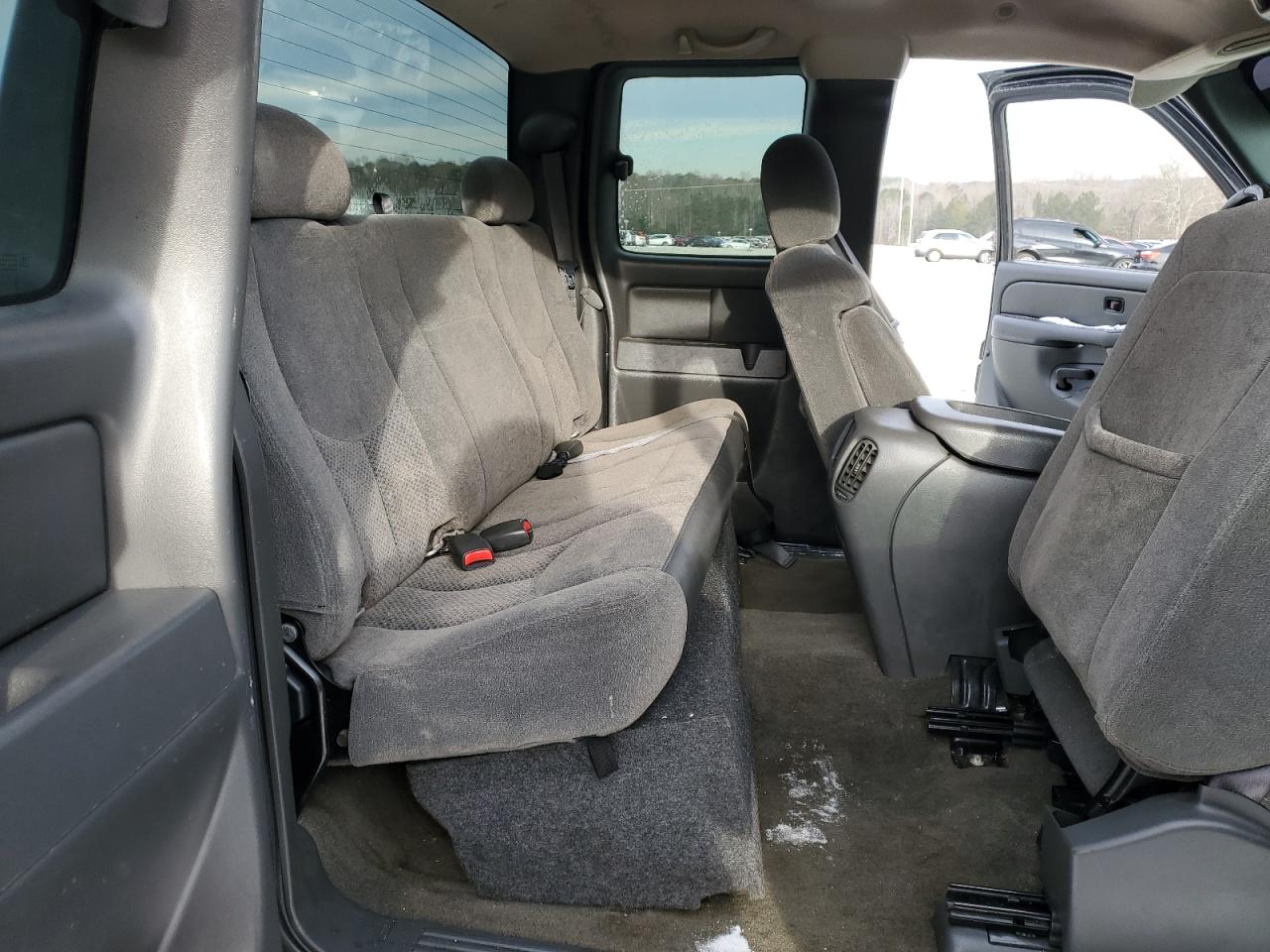 2005 Chevrolet Silverado - Image 10
