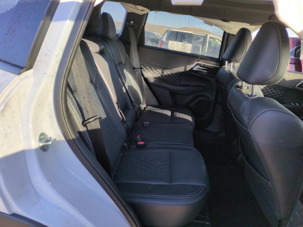 2024 Mitsubishi Outlander - Image 10