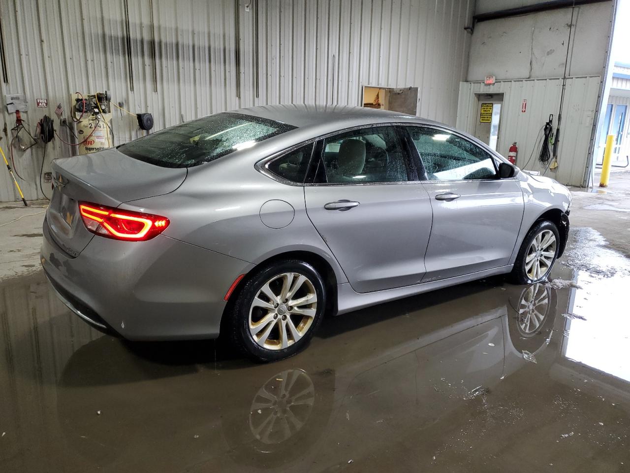 2016 Chrysler 200 - Image 3