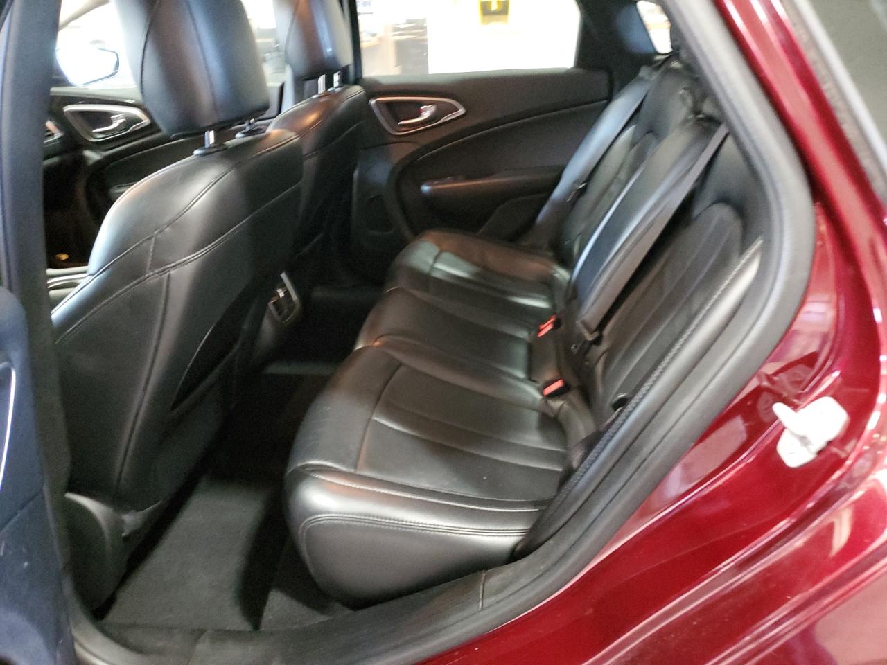 2015 Chrysler 200 - Image 10