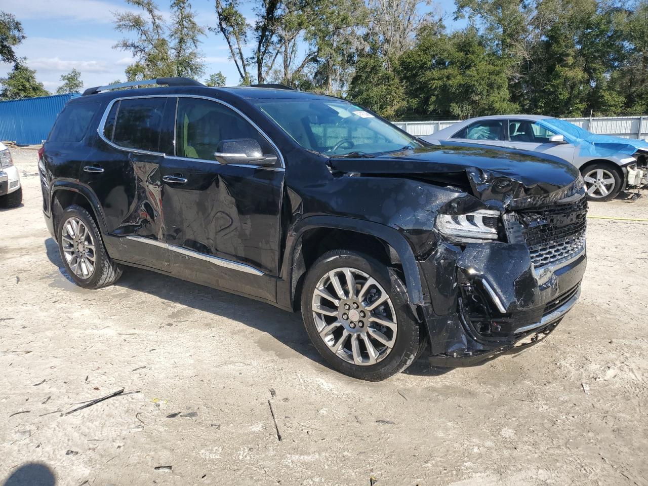2022 GMC Acadia - Image 4