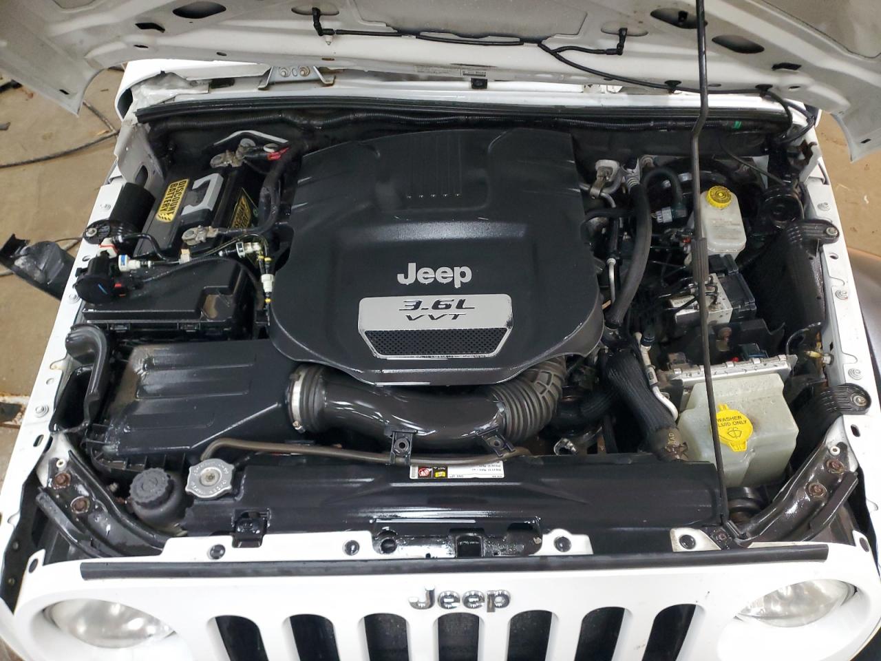 2013 Jeep Wrangler - Image 11
