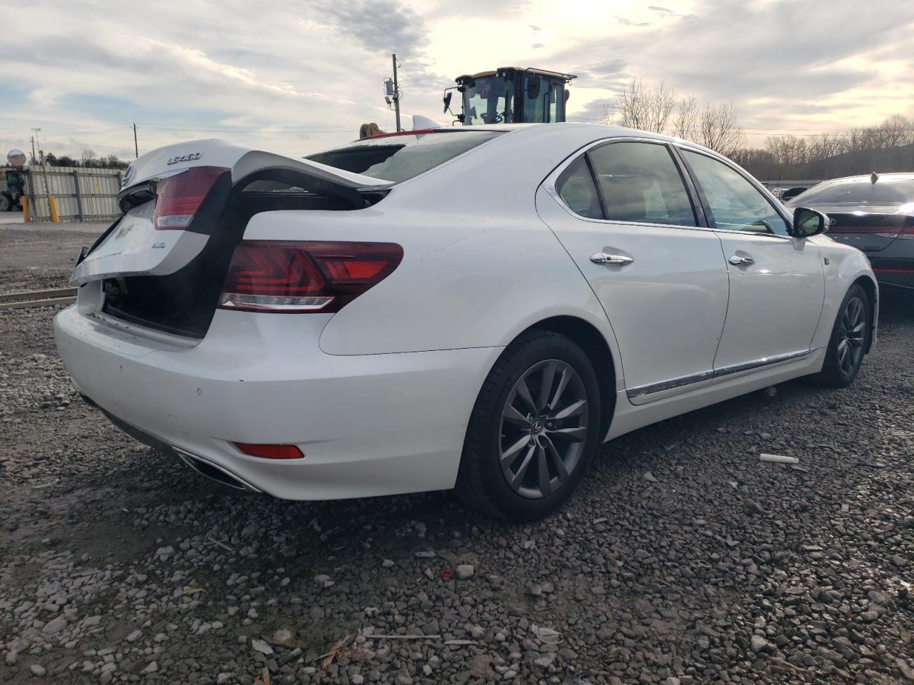 2014 Lexus LS - Image 3