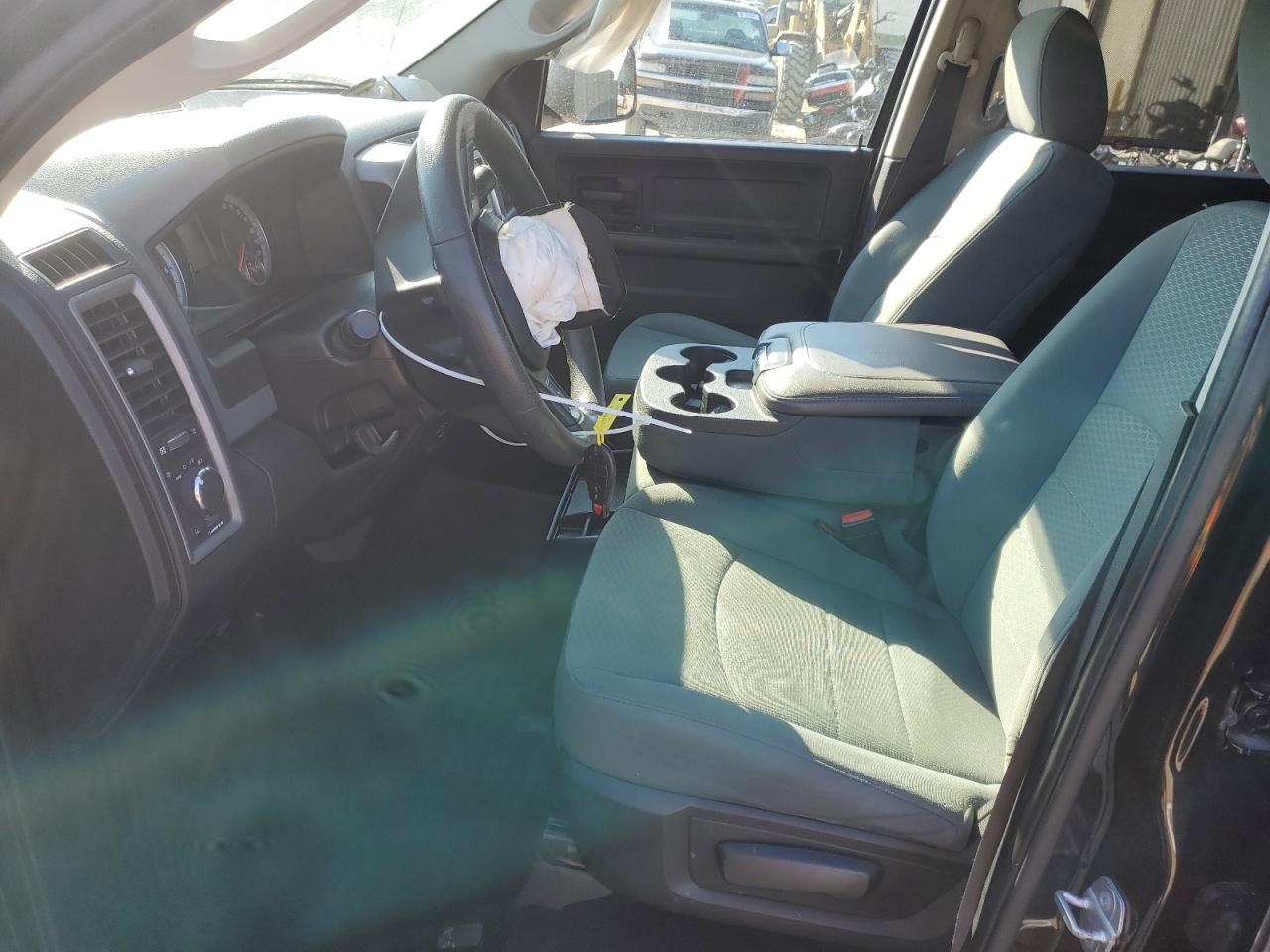 2015 RAM 1500 - Image 7