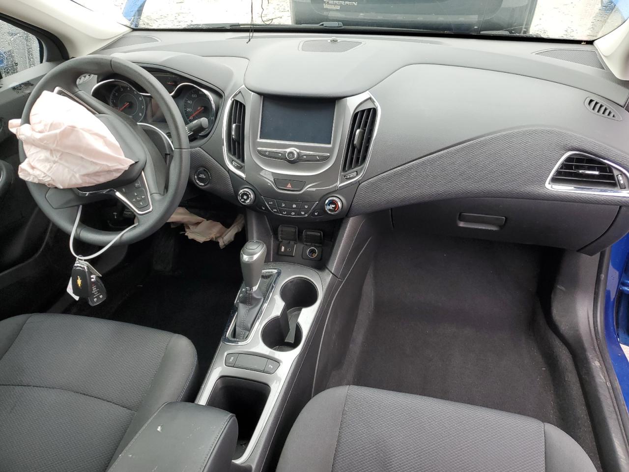 2018 Chevrolet Cruze - Image 8