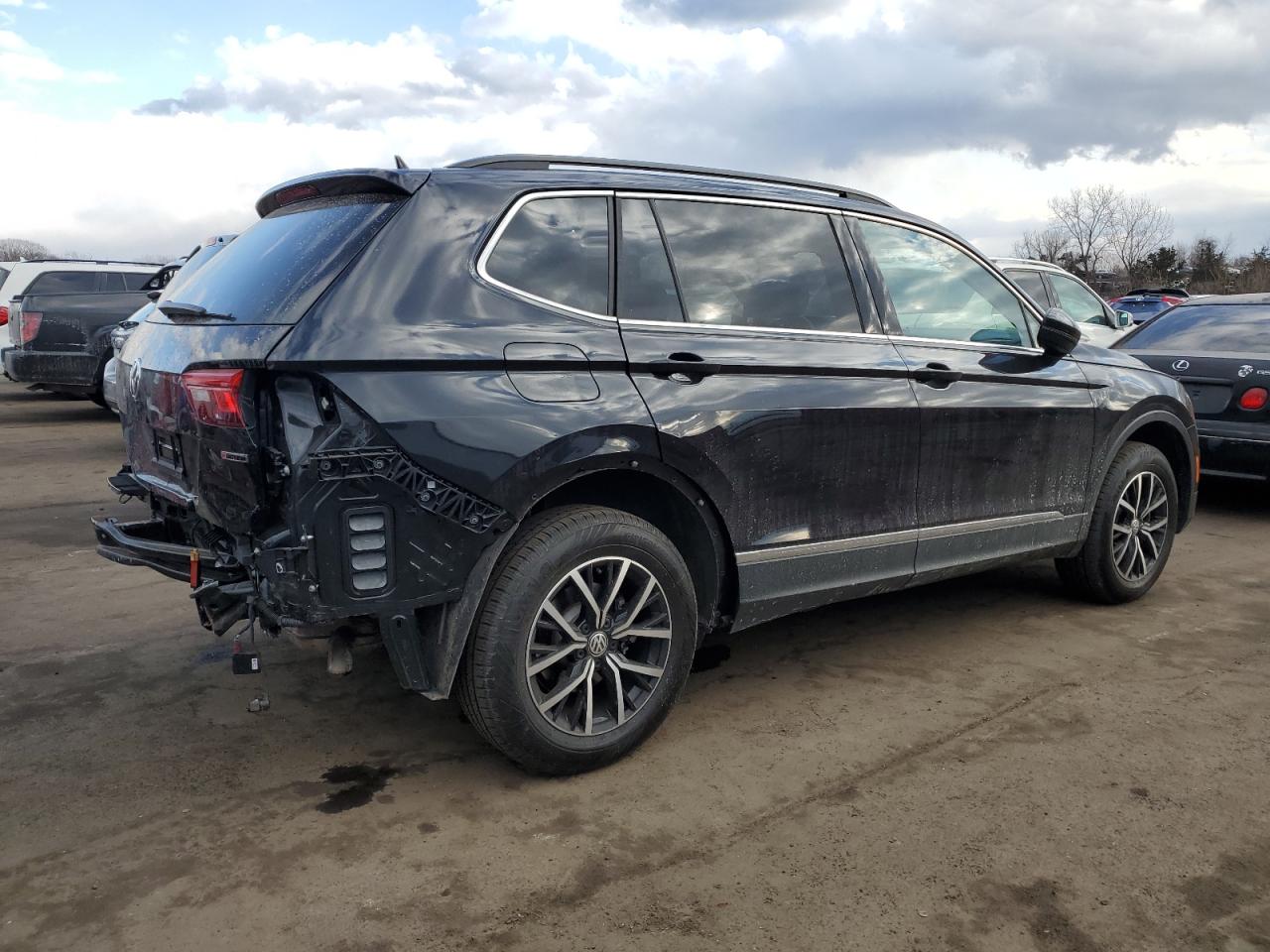 2021 Volkswagen Tiguan - Image 3