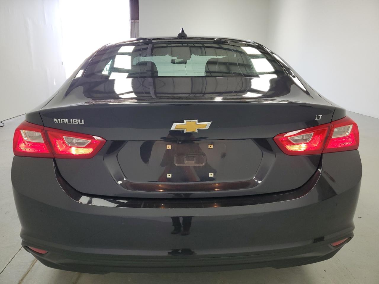 2023 Chevrolet Malibu - Image 6