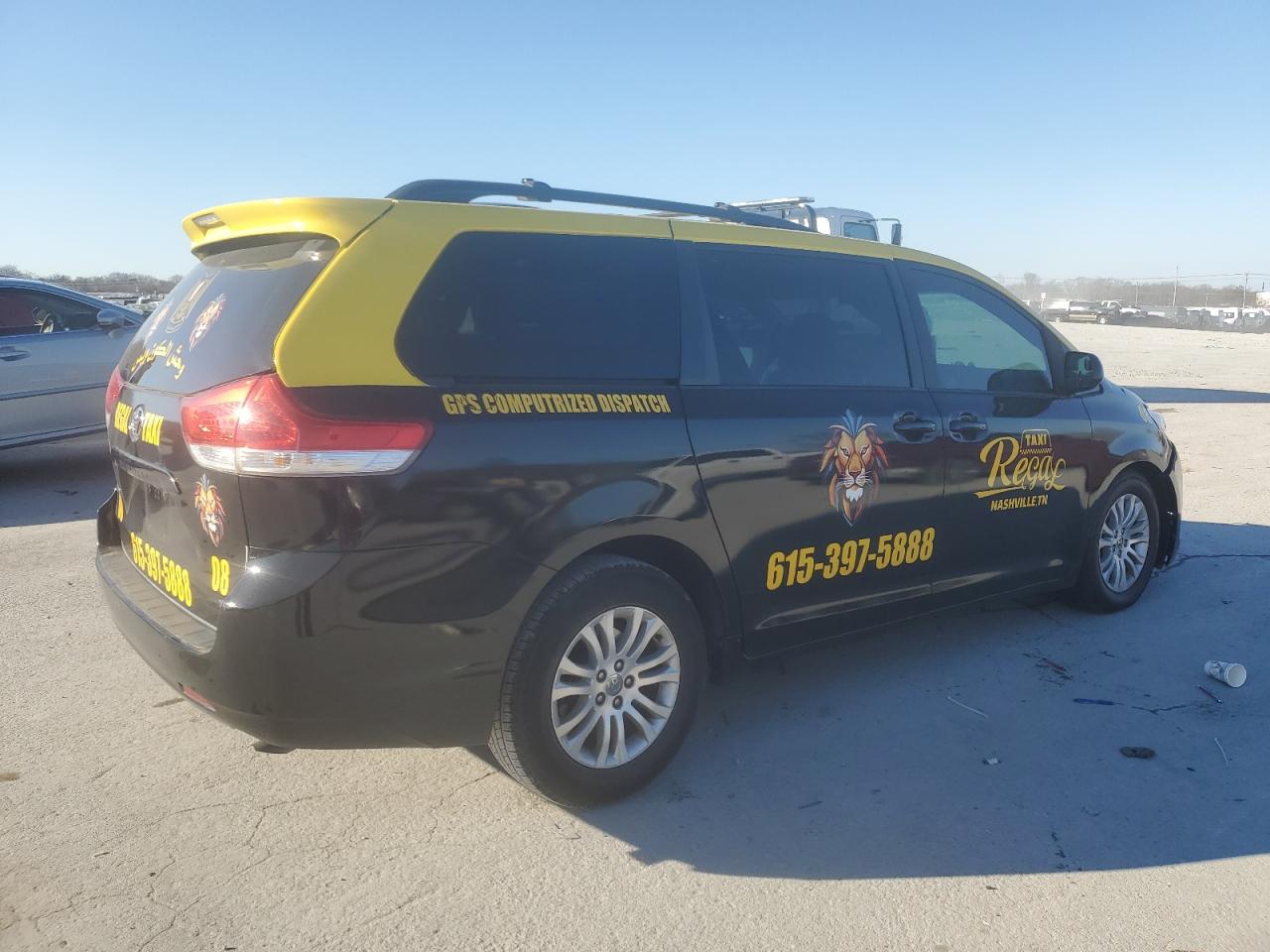2013 Toyota Sienna - Image 3
