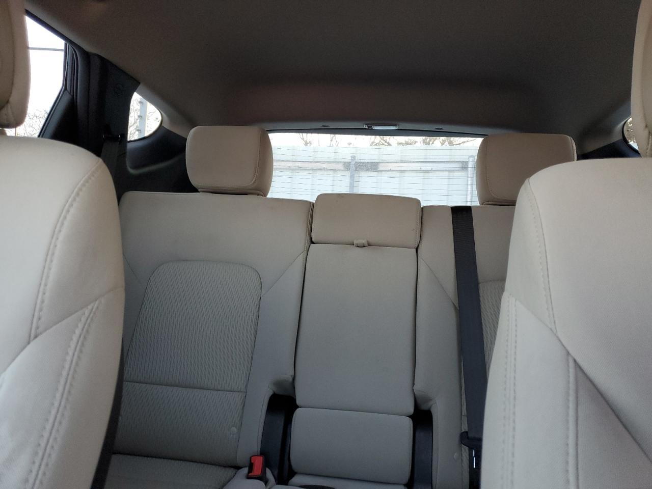 2017 Hyundai Santa Fe - Image 10