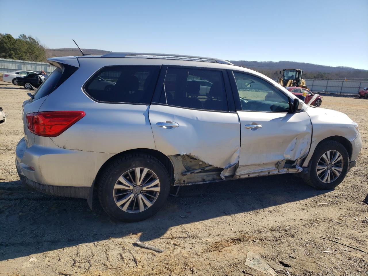2018 Nissan Pathfinder - Image 3