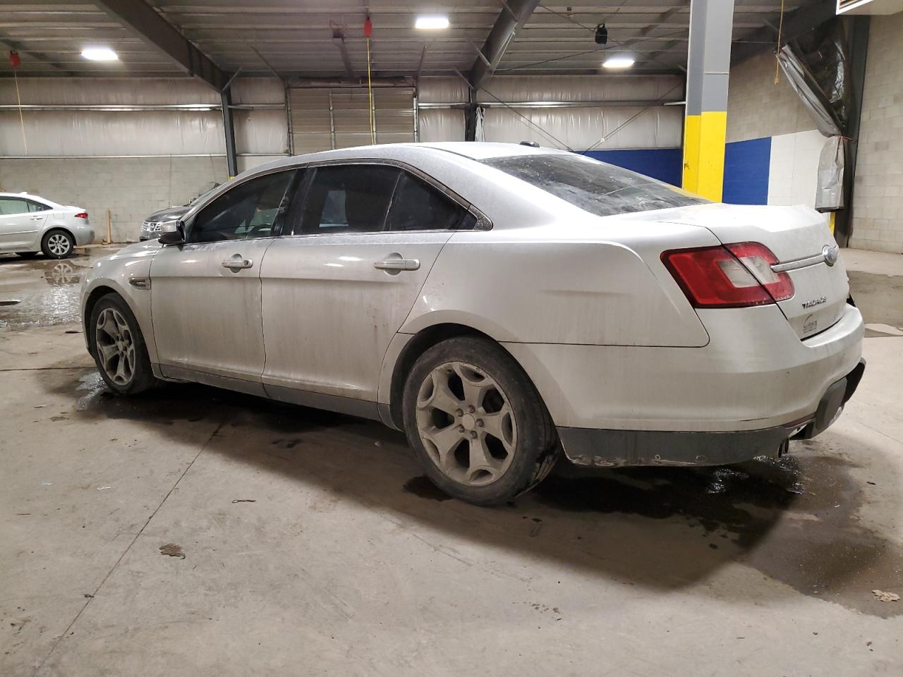 2010 Ford Taurus - Image 2