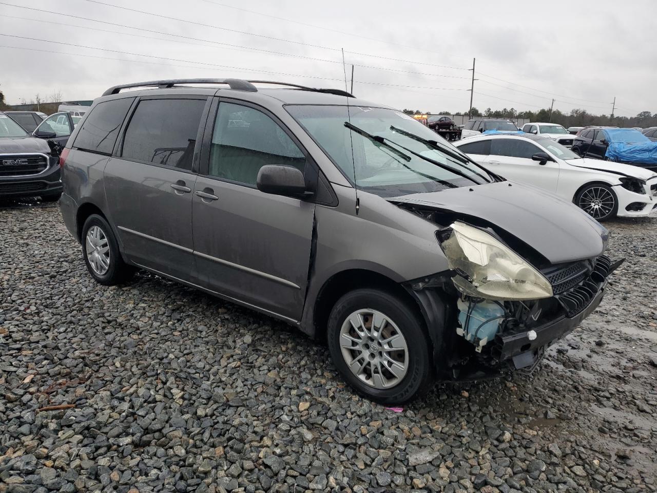 2005 Toyota Sienna - Image 4