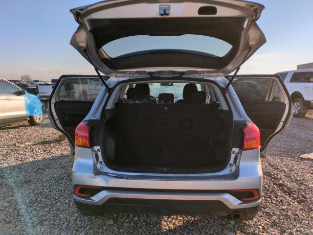  MITSUBISHI OUTLANDER 2019 Srebrny
