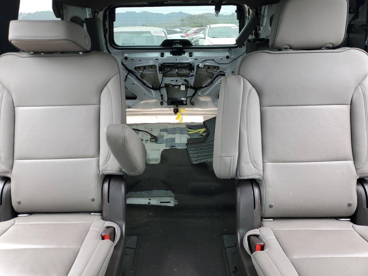 2021 GMC Yukon - Image 10