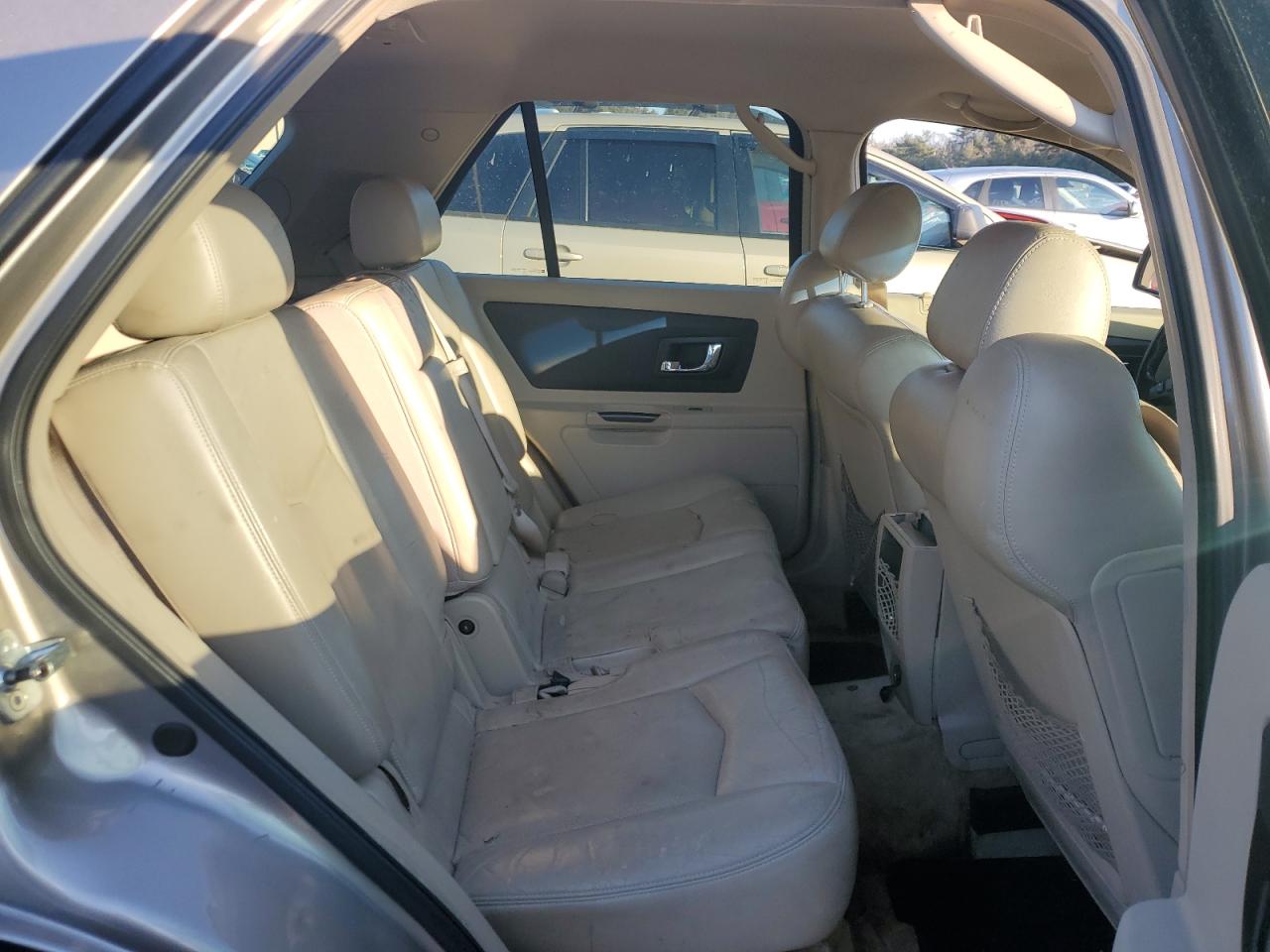 2004 Cadillac SRX - Image 10