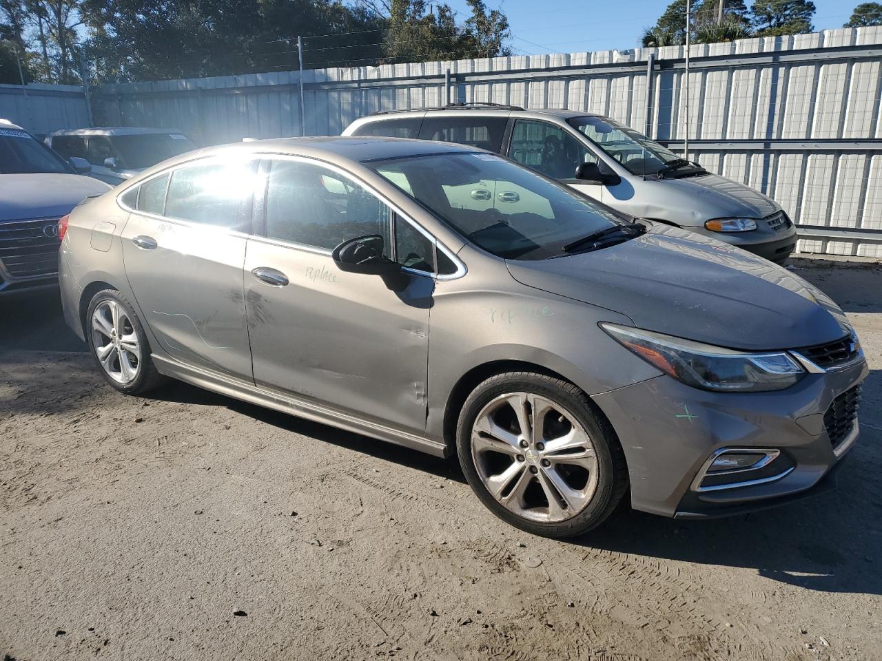 2017 Chevrolet Cruze - Image 4