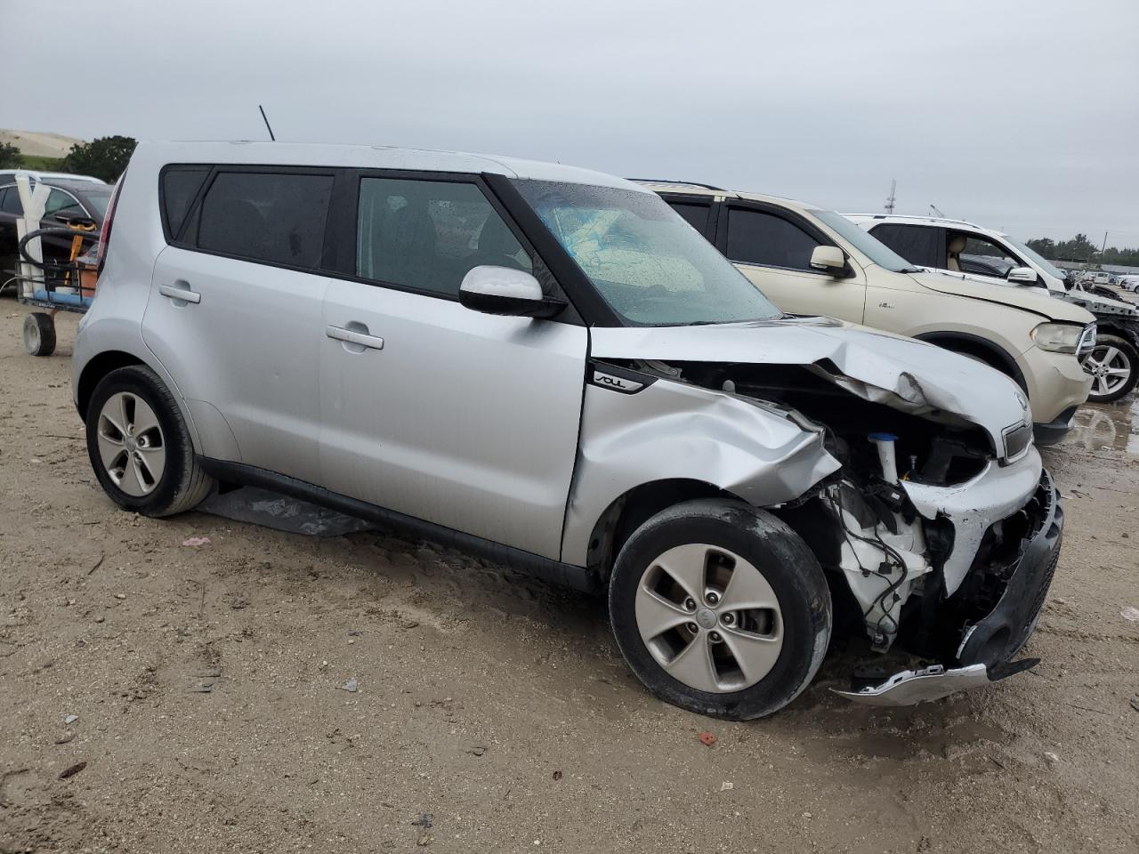 VIN KNDJN2A28F7760324 2015 KIA SOUL no.4