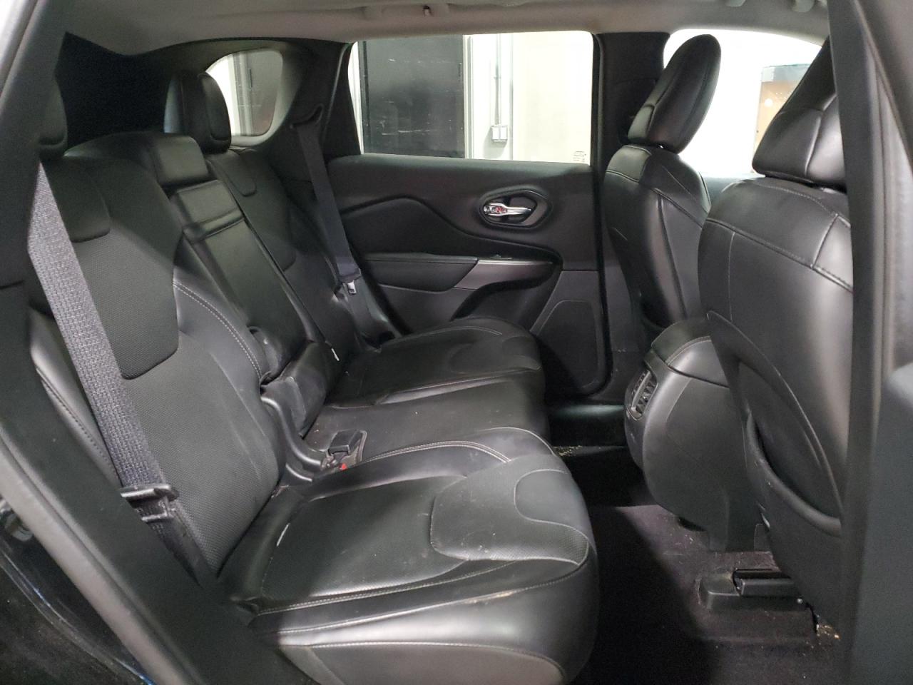 2019 Jeep Grand Cherokee - Image 12