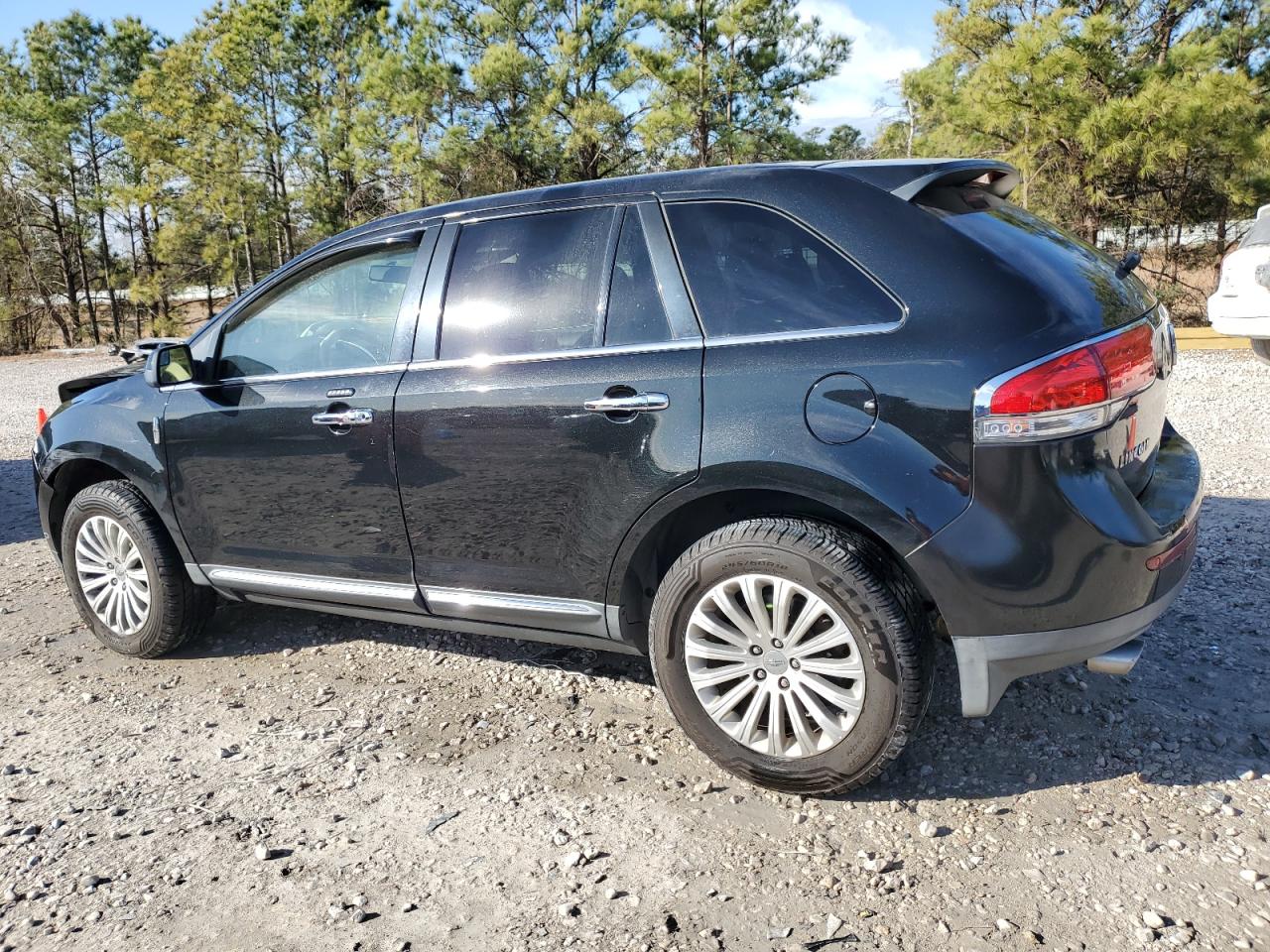 2013 Lincoln MKX - Image 2