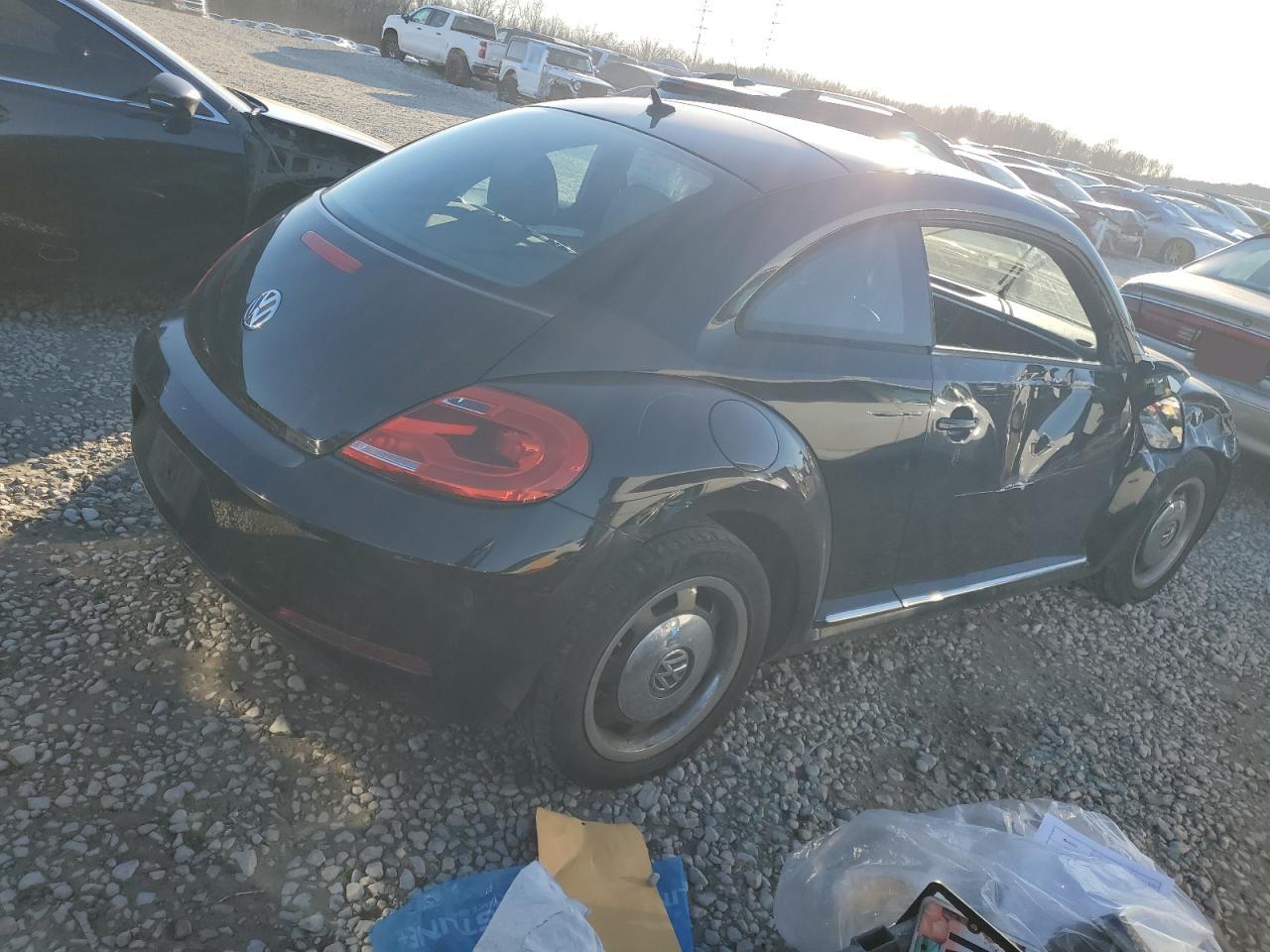 2012 Volkswagen Beetle - Image 3