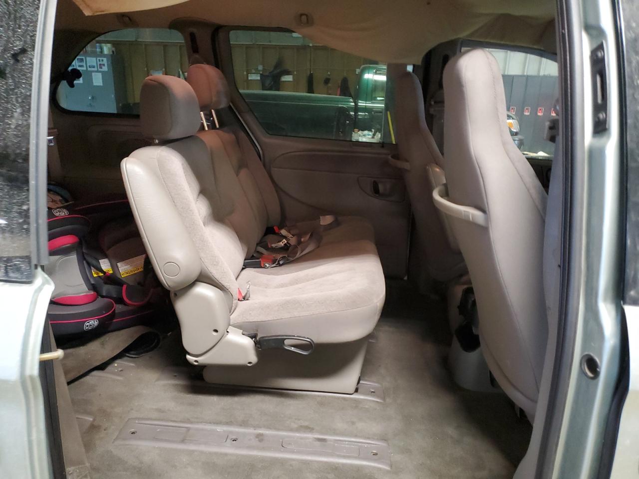 2003 Chrysler Voyager - Image 11