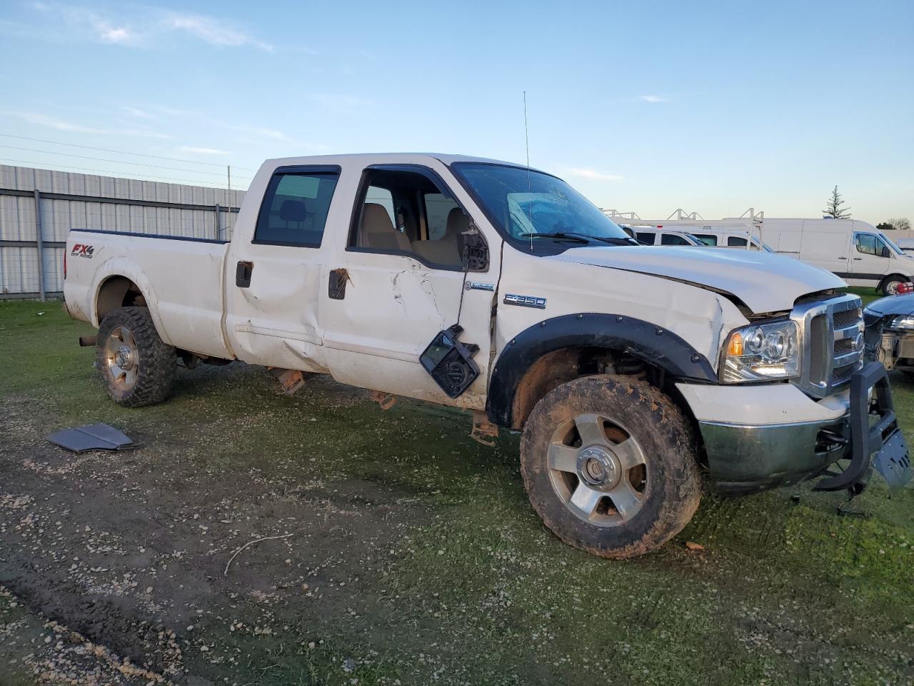 2005 Ford F350 - Image 4
