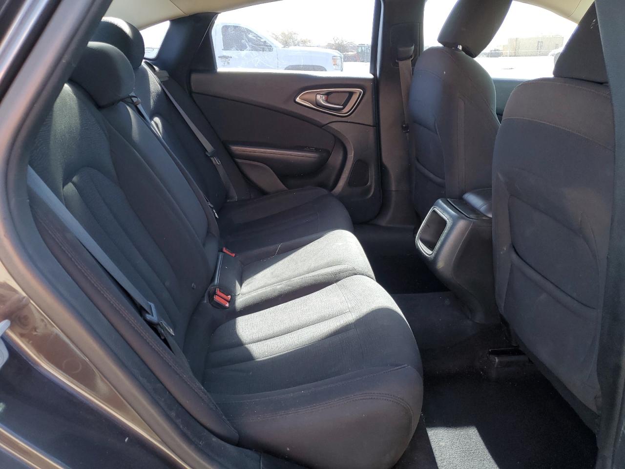2015 Chrysler 200 - Image 11
