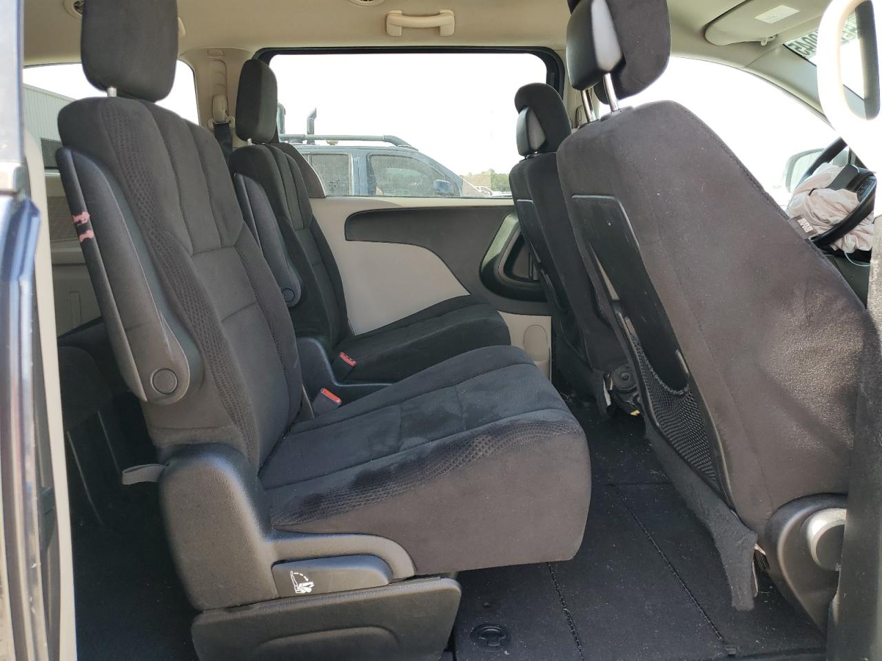 2013 Dodge Caravan - Image 11
