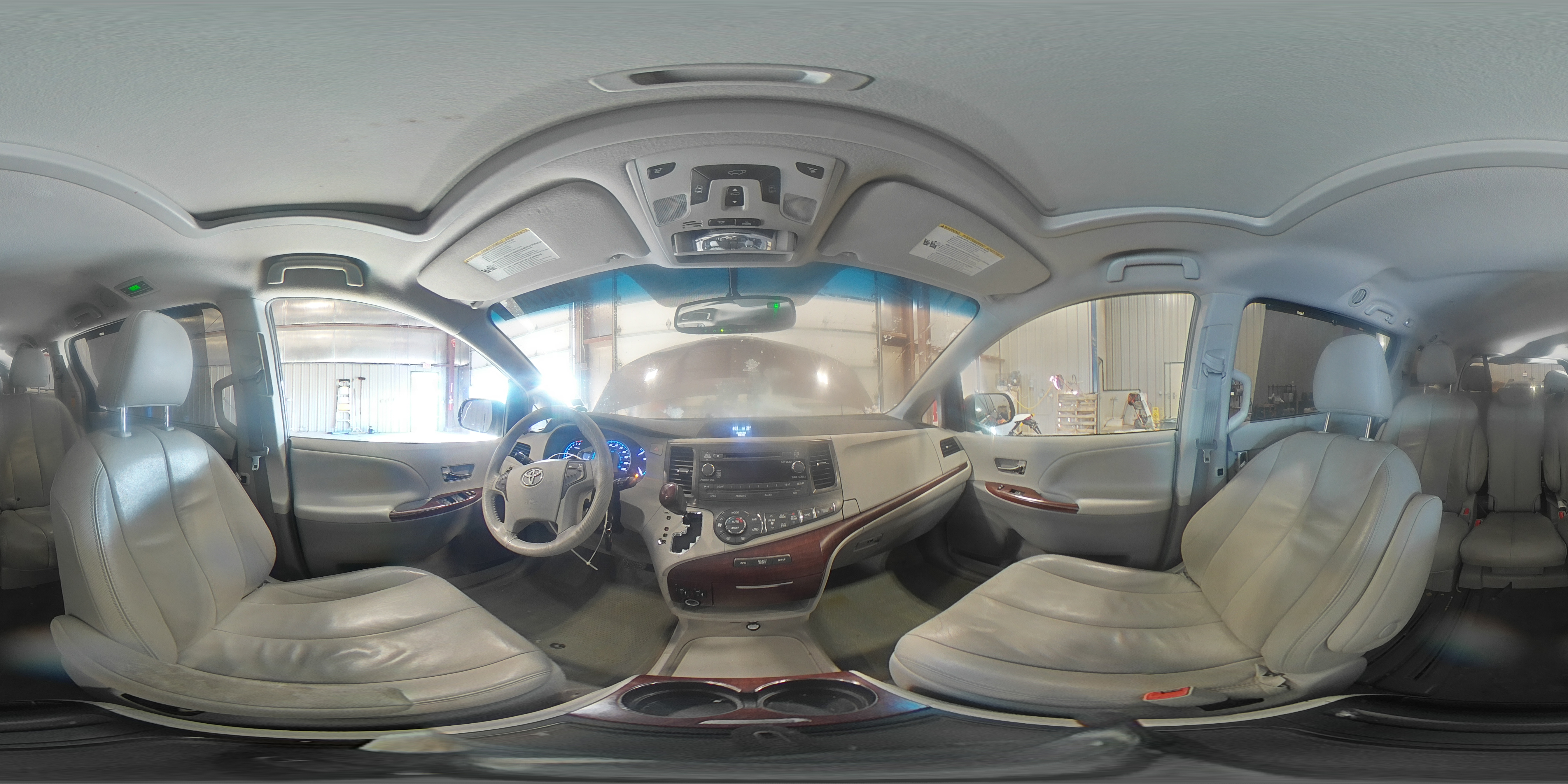 2013 Toyota Sienna - Image 14