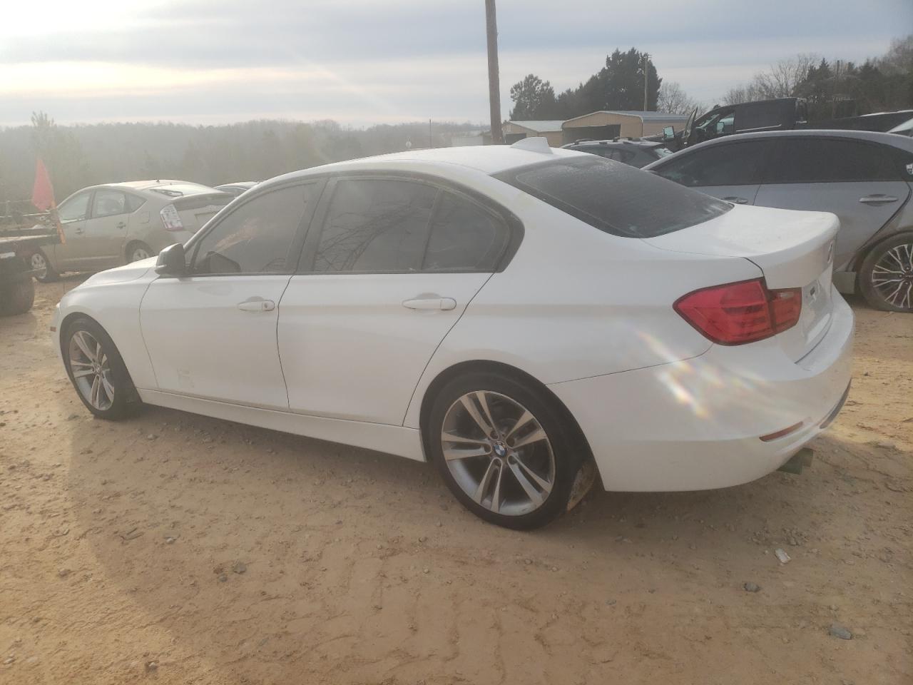 VIN WBA3A5C58DF453104 2013 BMW 3 SERIES no.2