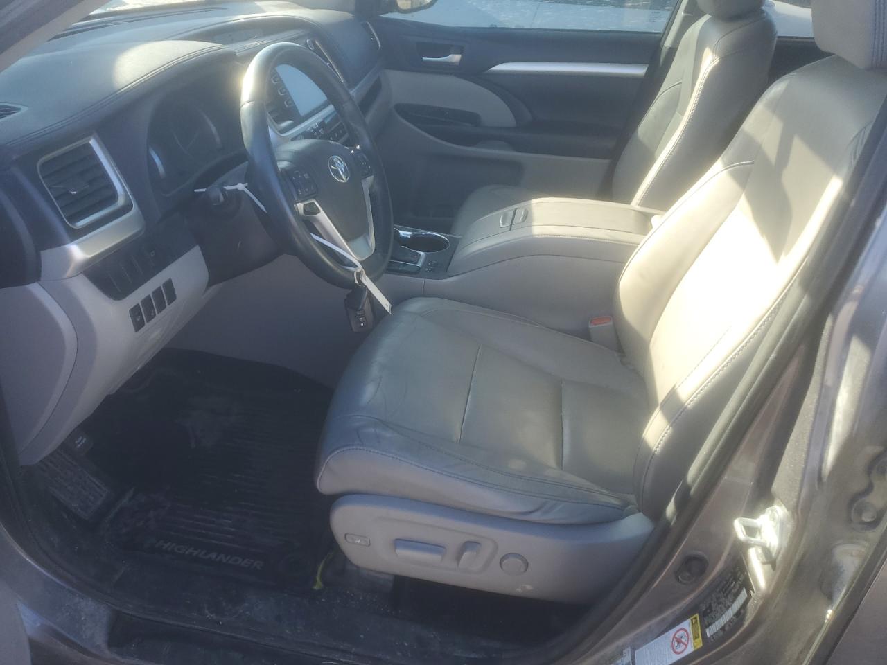 2016 Toyota Highlander - Image 7