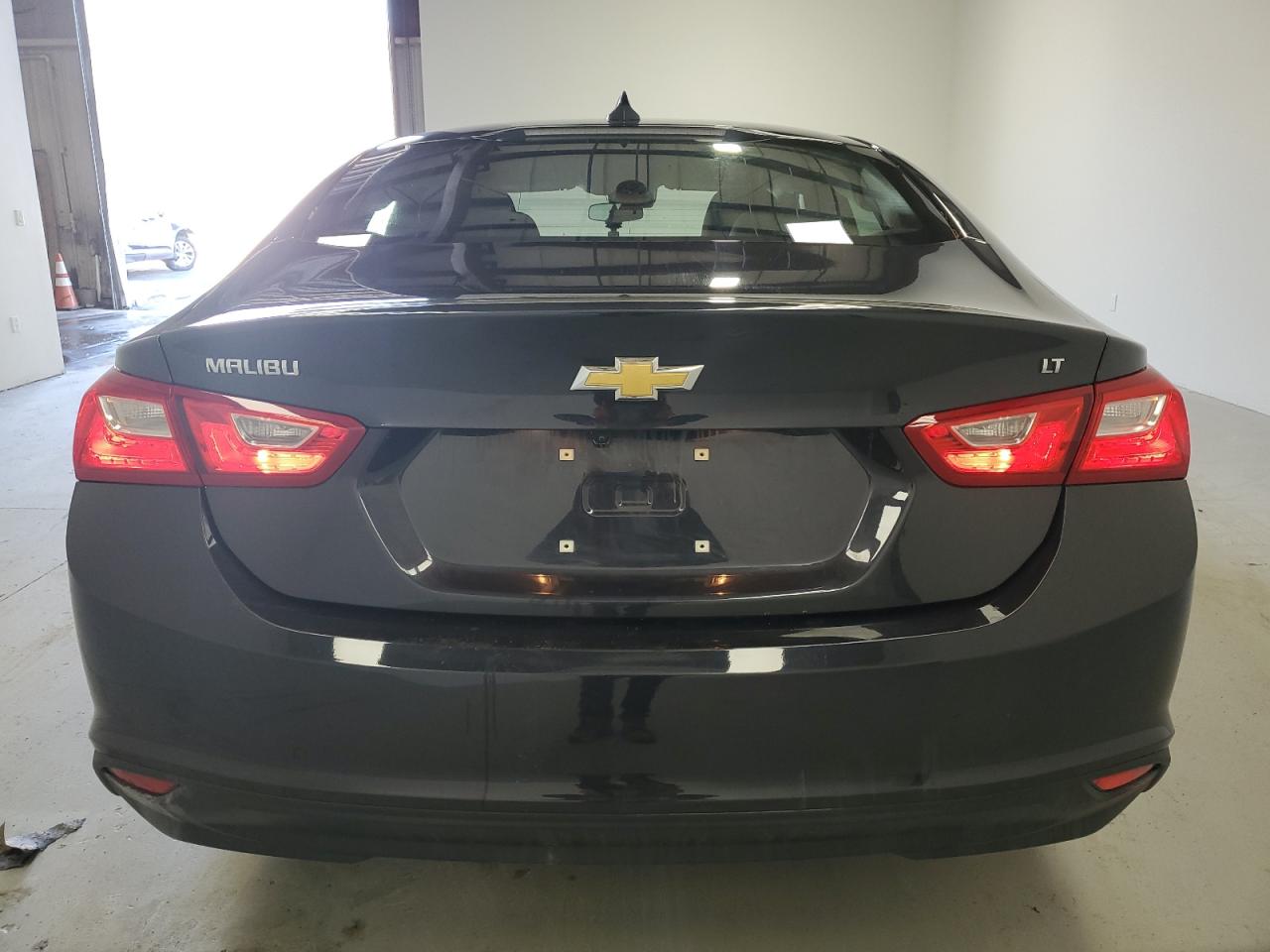 2023 Chevrolet Malibu - Image 6