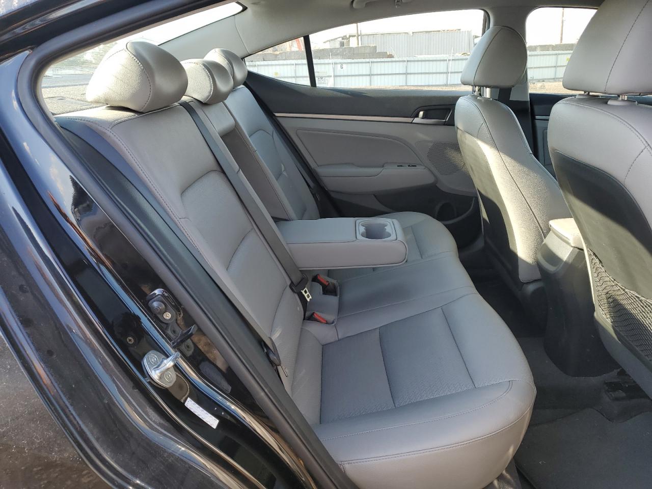 2017 Hyundai Elantra - Image 10