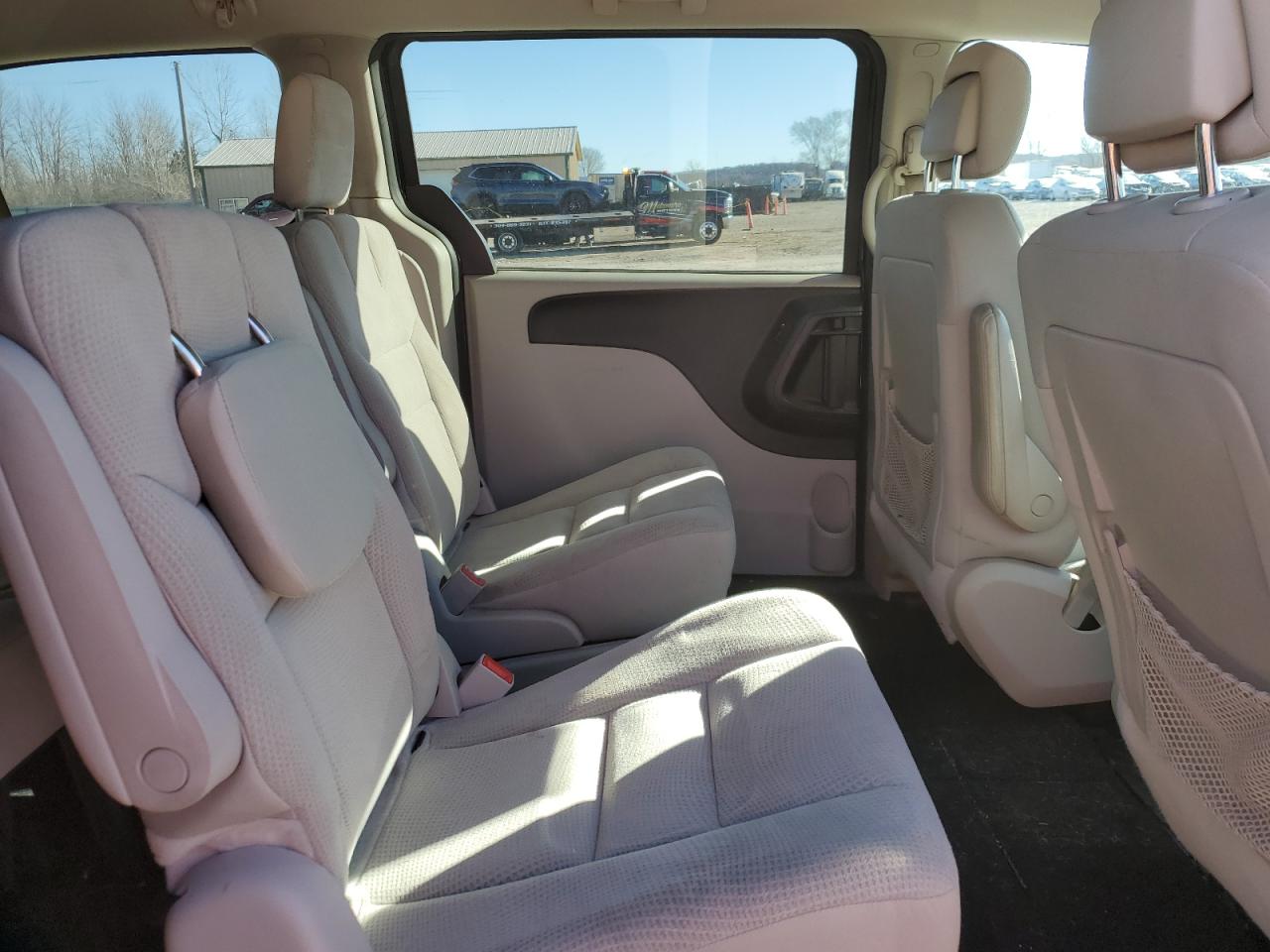 2018 Dodge Caravan - Image 11