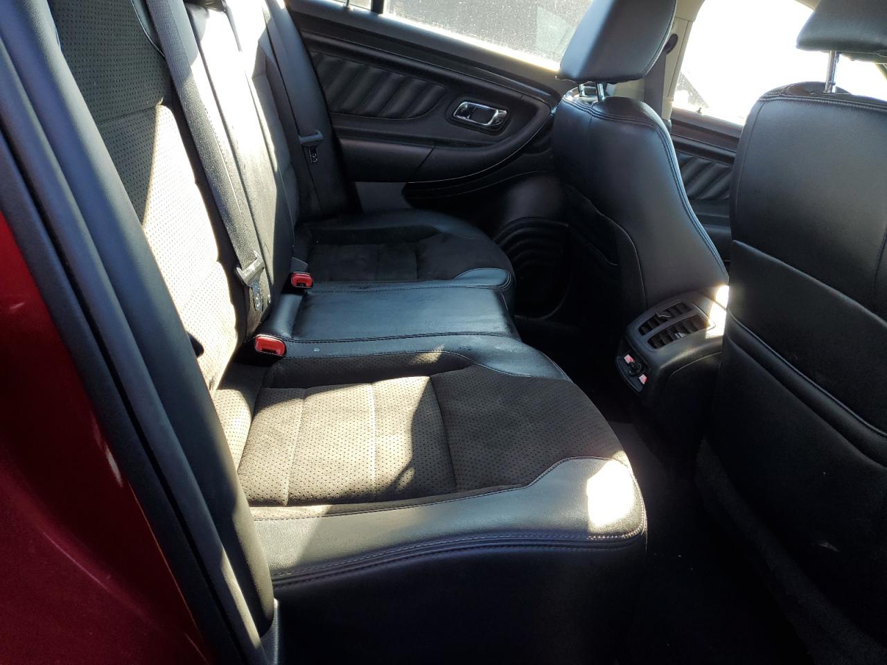 2011 Ford Taurus - Image 10