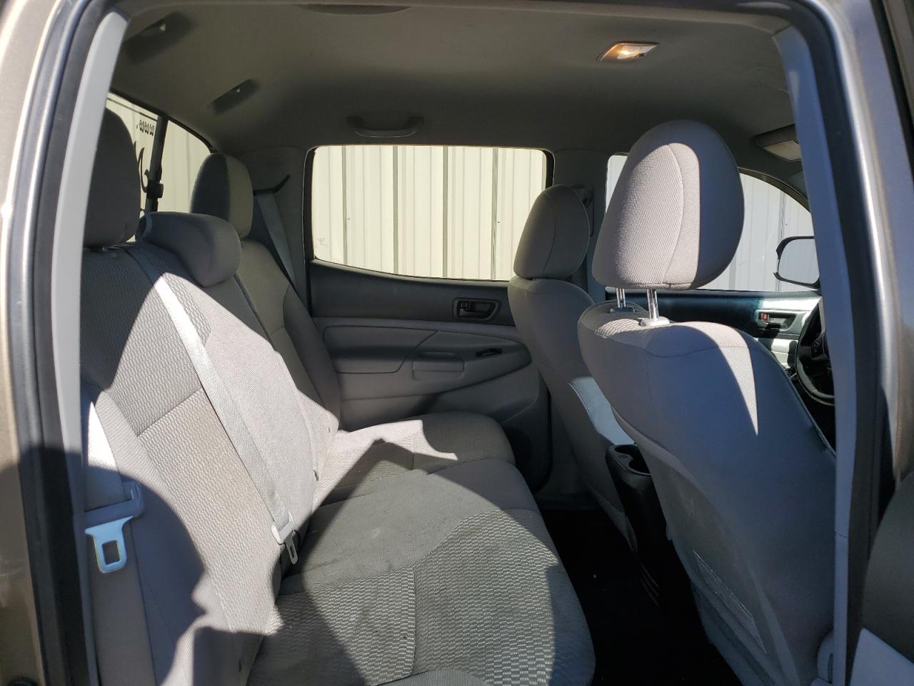 2015 Toyota Tacoma - Image 10