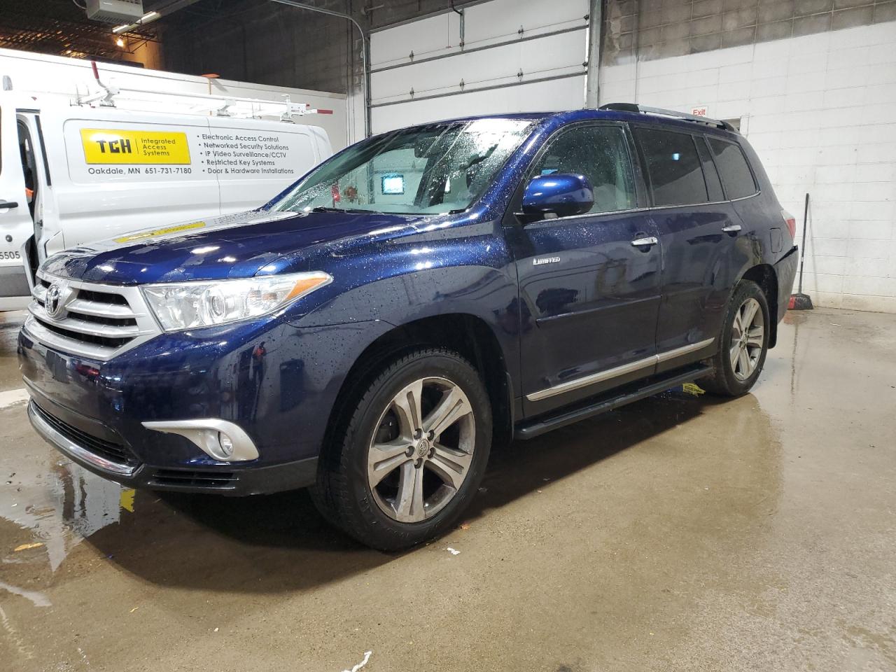 2013 Toyota Highlander - Image 1