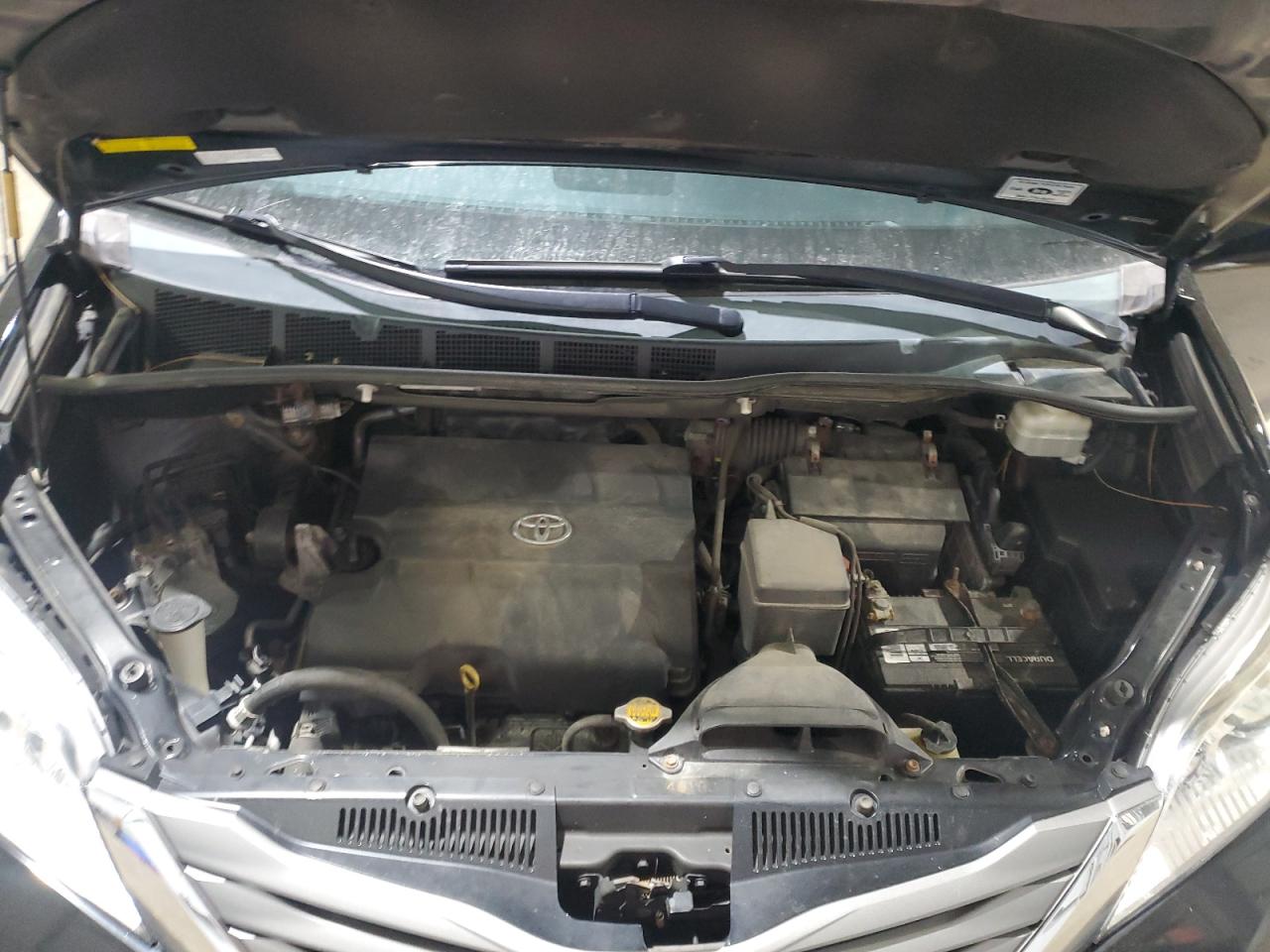 2013 Toyota Sienna - Image 12